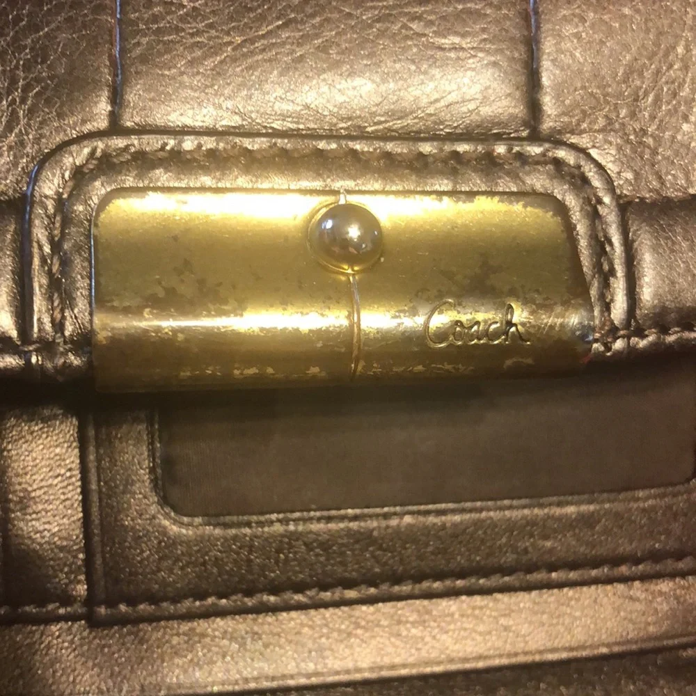 PreOwned - Coach Wallet - snaps and zipper work -7 credit cards slots-5 pockets - Picture 5 of 16